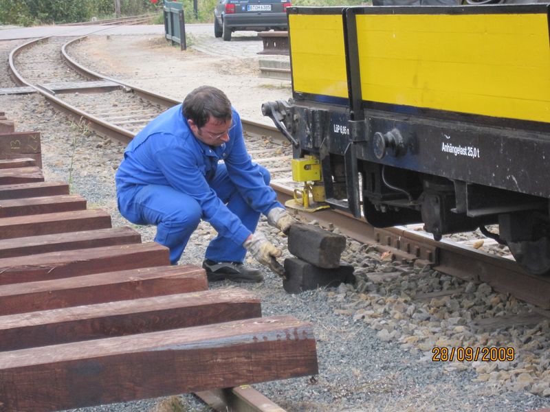 2009-09-28, Museumsbahn Weichenbau037.JPG